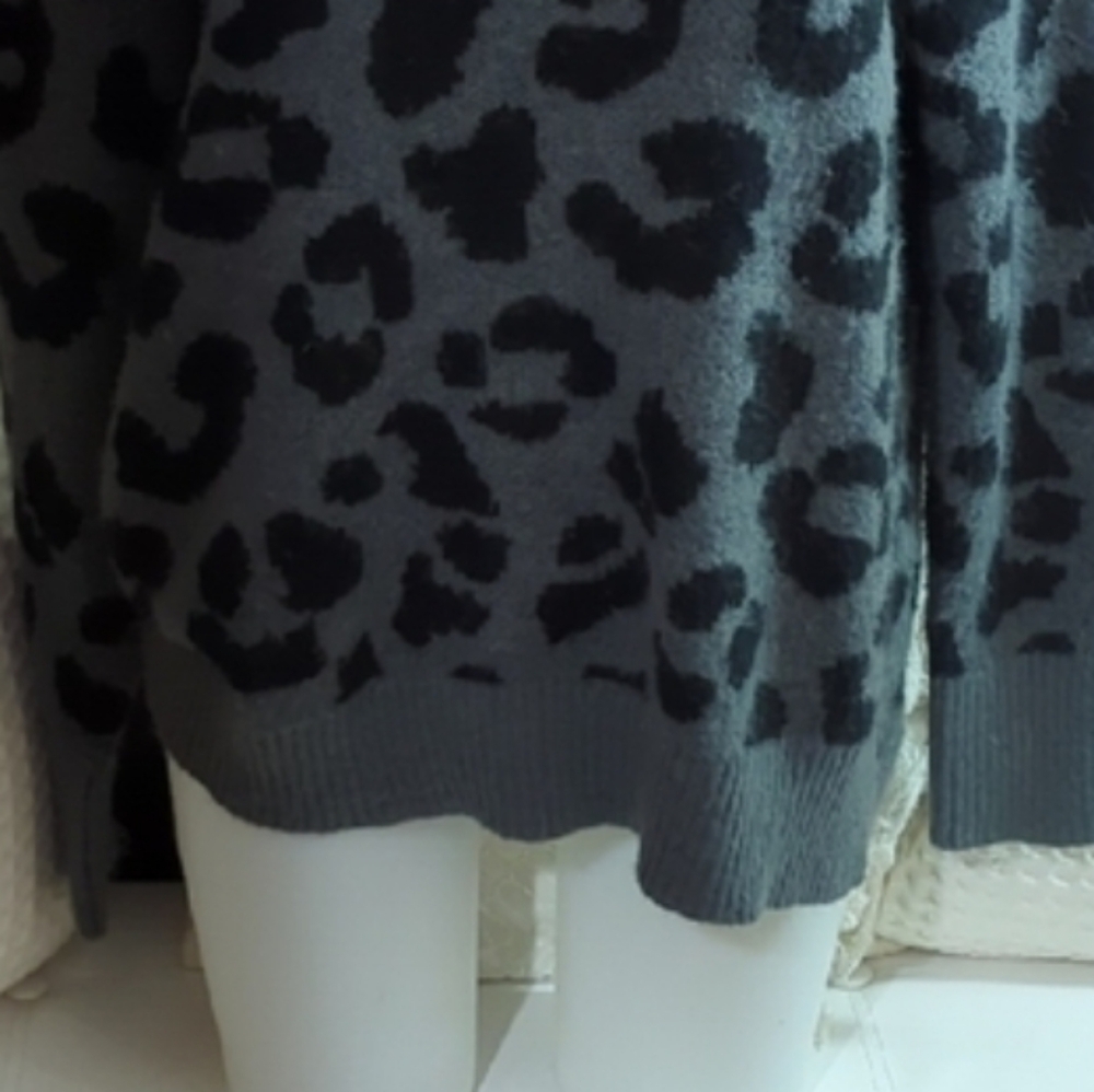 6/$15 Cozy Leopard Print Crewneck Sweater – Gray/Black (XXL) | By George - Picture 14 of 15